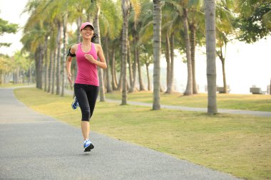Tropikal Parkı'nda çalışan atlet