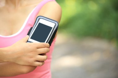 egzersiz sağlık kavramı koşu akıllı telefon mp3 player akıllı telefon armband.woman fitness müzik runner atlet.