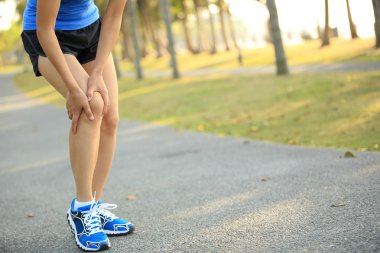 Kadın atlet spor yaralı bacak