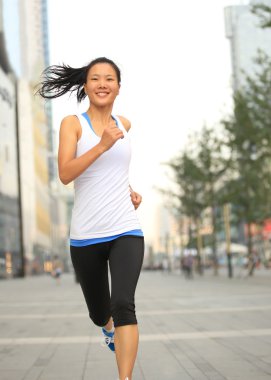 City road üzerinde çalışan runner atlet. kadın fitness koşu egzersiz sağlık kavramı.