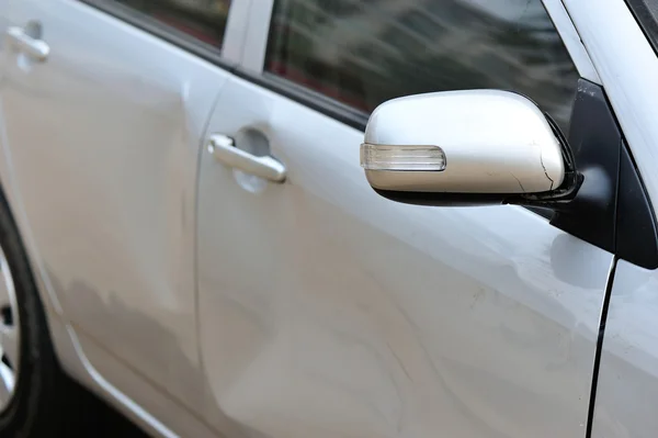 Dañado coche después del accidente — Foto de Stock