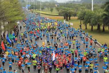 Kimliği belirsiz maraton koşucular Shenzhen uluslararası maraton, sokakta