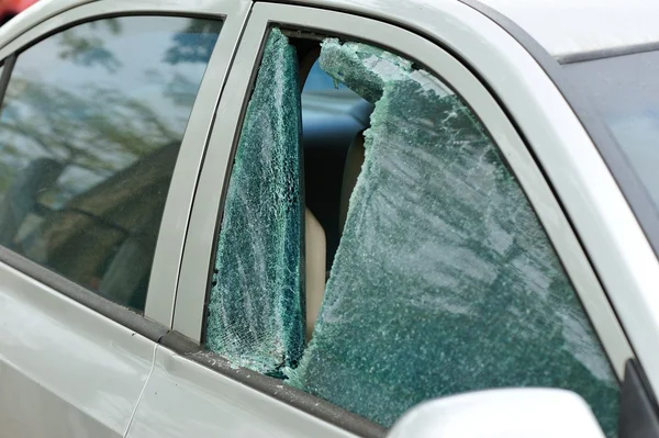 Window smashed by a thief — Stock Photo, Image