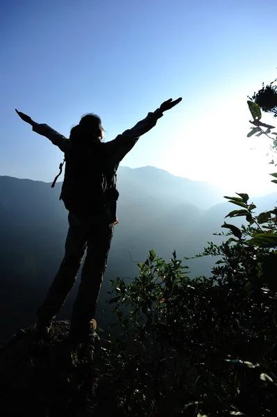 Woman Hiker Open Arms Hill Blue Sky — Stock Photo, Image