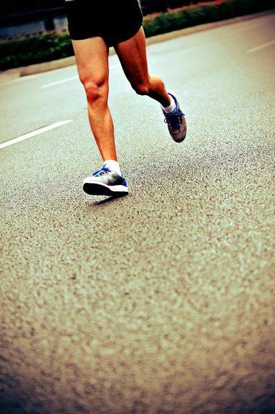 Athlete running at marathon — Stock Photo, Image