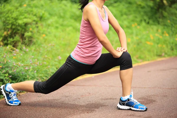 Woman runner warm up — Stock Photo, Image