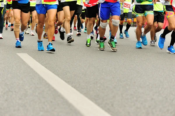 피트 니스에서 경쟁 하는 마라톤 선수 — 스톡 사진