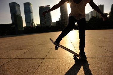 Erkek skatepark, kaykay ile