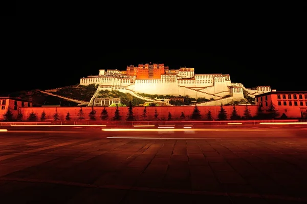 Scène nocturne du palais de potala — Photo