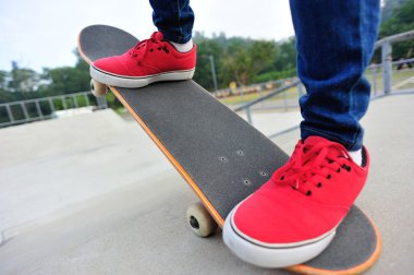 kaykay kadın bacakları