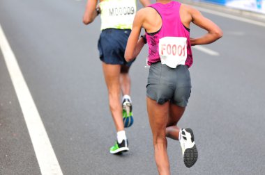 Maraton sporcular Fitness konusunda rekabet