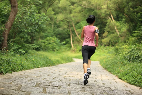 Jovem mulher fitness jogging — Fotografia de Stock