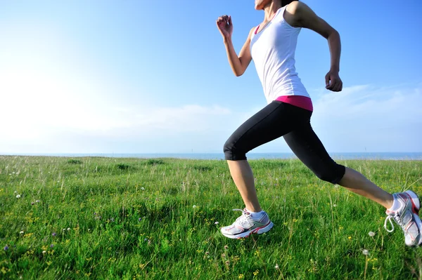 Jovem mulher fitness jogging — Fotografia de Stock