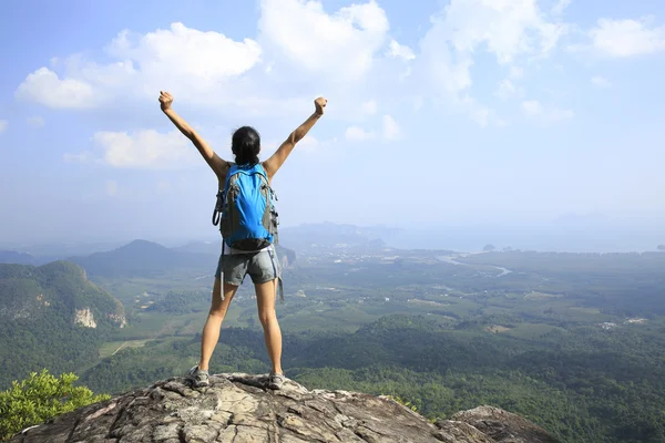 Woman hiker with open arms — Stock Photo, Image