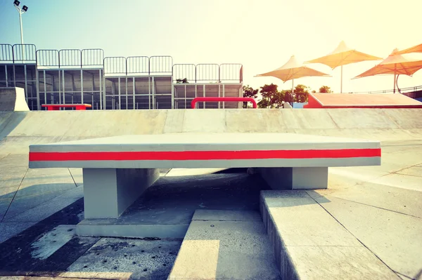 Modern skatepark rampalar — Stok fotoğraf