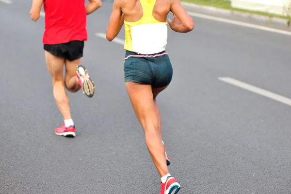 Sportowców działa w maratonie — Zdjęcie stockowe