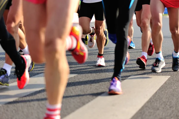 Oidentifierade Marathon Idrottare Tävlar Fitness Och Hälsosam Aktiv Livsstil Fötter — Stockfoto