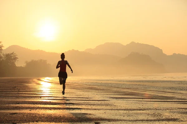 Asian woman running on beach — Stock Photo, Image