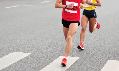 çalışan maraton sporcular