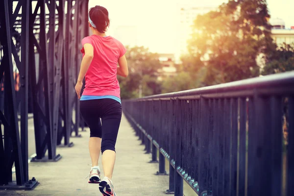 Young fitness woman jogging — Stock Photo, Image