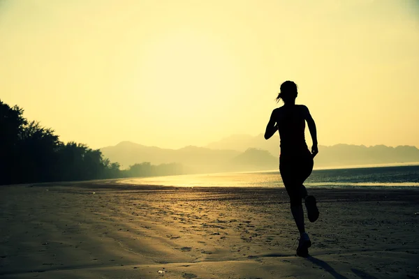 Kvinna jogging träning — Stockfoto