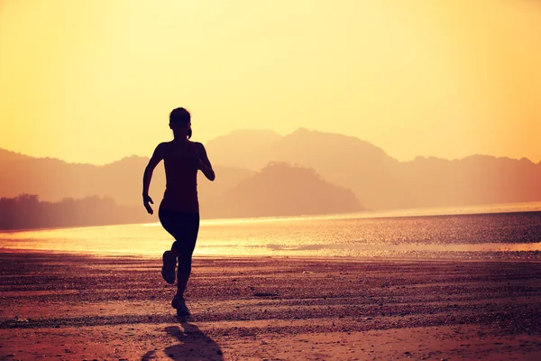 Kvinna jogging träning — Stockfoto