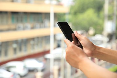 Smartphone kullanarak eller