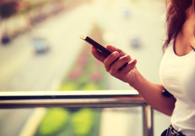 Smartphone kullanarak eller