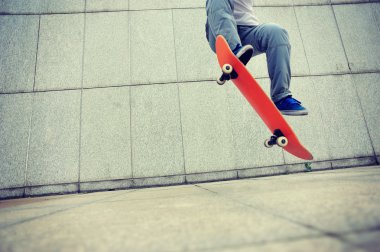 Kaykaycı ayak üzerinde paten