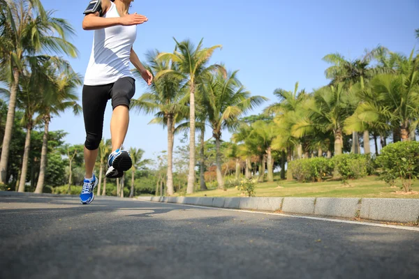 Female running at tropical park — Stock Photo, Image