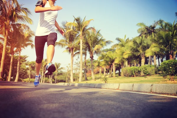 Female running at tropical park — Stock Photo, Image