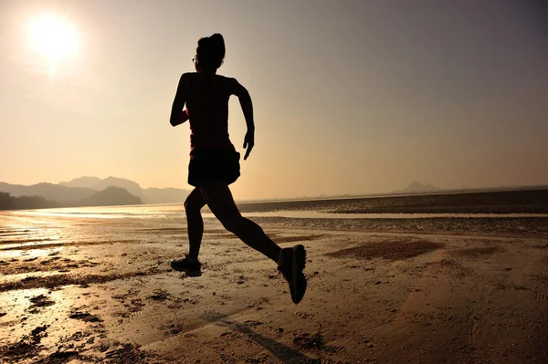 Healthy lifestyle woman running at beach — Stock Photo, Image