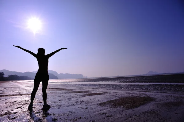 Cheering woman with open arms on beach — Stock Photo, Image