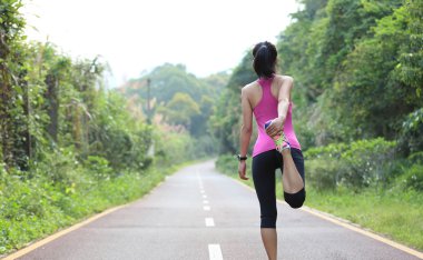 Kadın atlet ısınmak