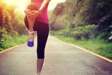 Kadın atlet ısınmak