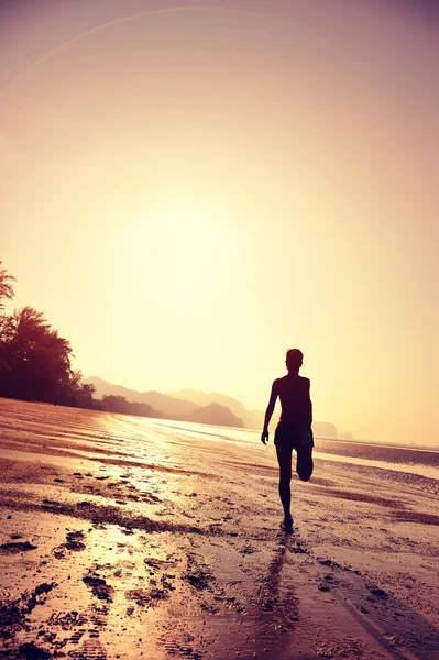 Woman runner warm up — Stock Photo, Image