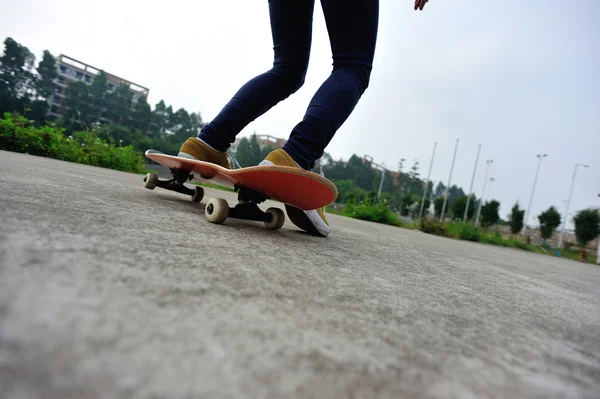 Jeune Skateboarder Skateboard Outdoor — Photo
