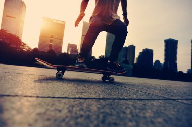 Kaykaycı yapıyor ollie hüner