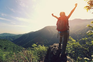 Dağ tepe tezahürat kadına