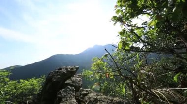 Kadın uzun yürüyüşe çıkan kimse bacaklar Mountain