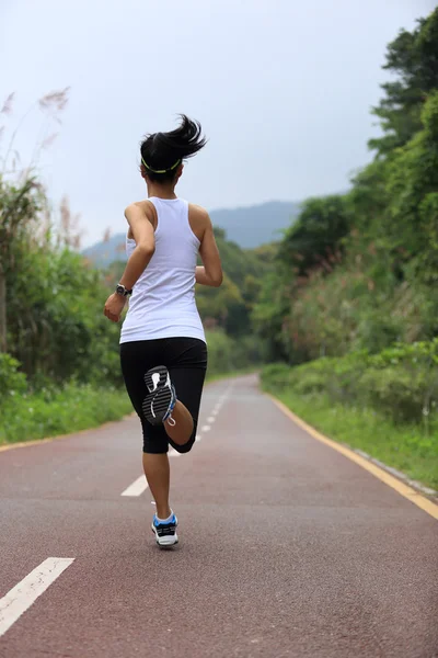 Fitness Mulher Corredor Correndo Trilha — Fotografia de Stock