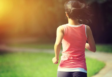 Park iz çalışan runner atlet