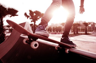 kadın skatepark kaykay