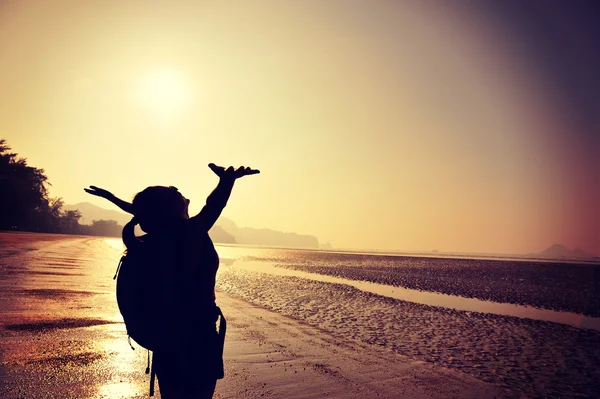 Cheering young woman hiker — Stock Photo, Image