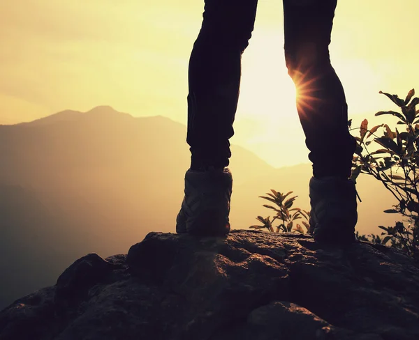 Woman hiker legs — Stock Photo, Image