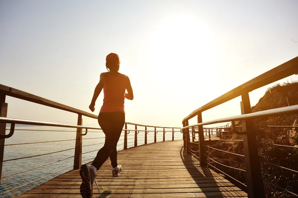 Healthy woman running on boardwalk — Stock Photo, Image