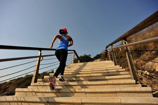 Estilo de vida saludable mujer corriendo —  Fotos de Stock