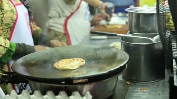 Chef with banana pancake — Stock Video