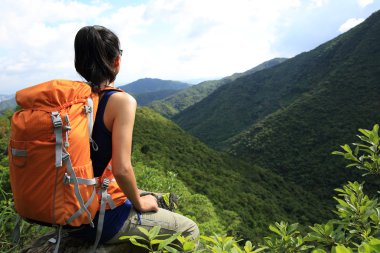 Kadın backpacker Dağı'nda