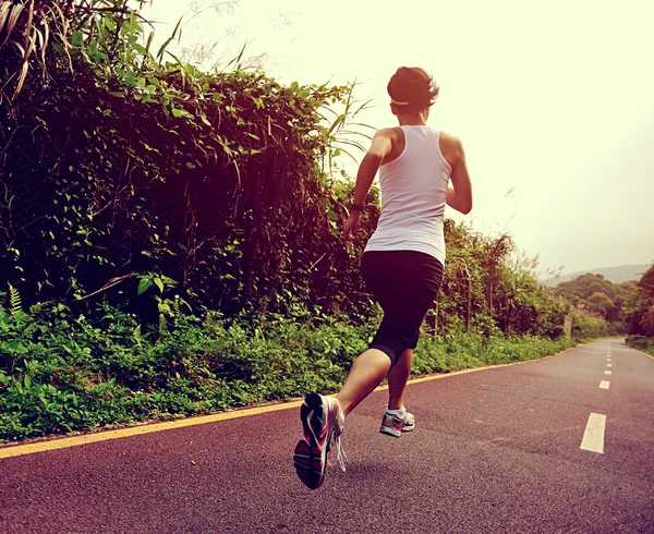 Fitness mulher correndo — Fotografia de Stock